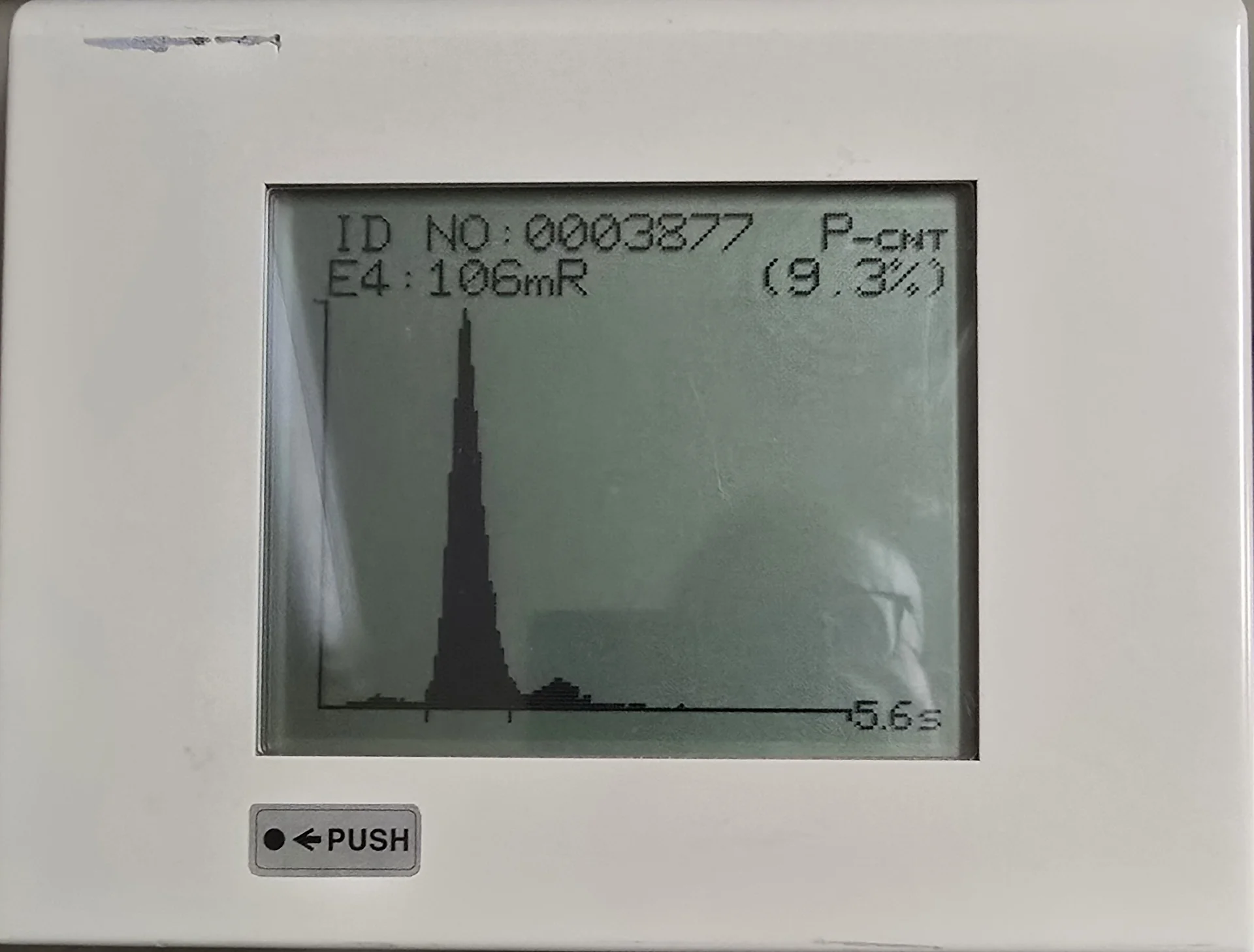 UD-716 LCD displaying a glow curve graph
